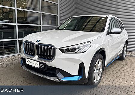 BMW iX1 A XDRIVE30 xLine Widescreen AHK 18" RüKa