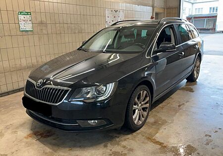 Skoda Superb 2.0 TDI DSG Combi Exclusive=Paket