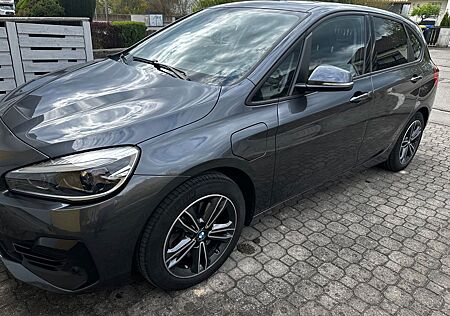 BMW 2er 225xe Active Tourer/10kwh/LED/Tempo/AWD/Pano/SHZ