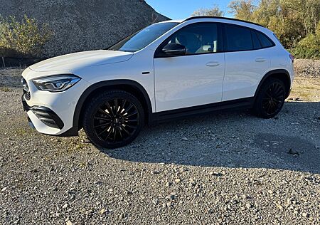 Mercedes-Benz GLA 250 AMG ACC E-Heck MBUX Kamera Navi 20zoll