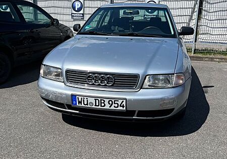 Audi A4 1.6 -