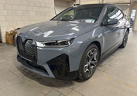 BMW iX gebraucht kaufen BMW iX xDrive40 Sport Sport DAP+PAP Harman