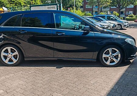 Mercedes-Benz B 220