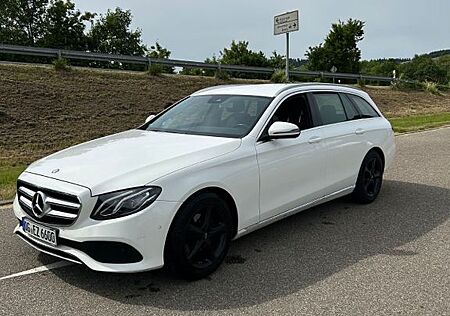 Mercedes-Benz E 220 d T Autom. -