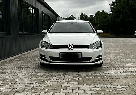 VW Golf Volkswagen 1.2 TSI 63kW BMT Trendline Trendline