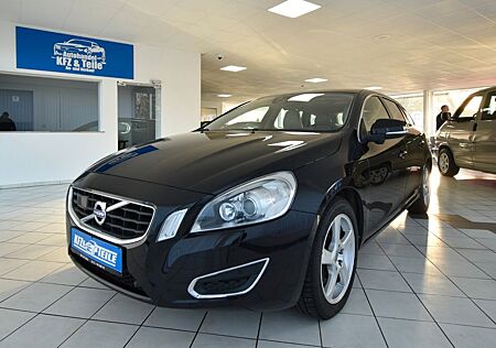 Volvo V60 Kombi Summum Xenon Memory 8x Bereift AHK SHZ