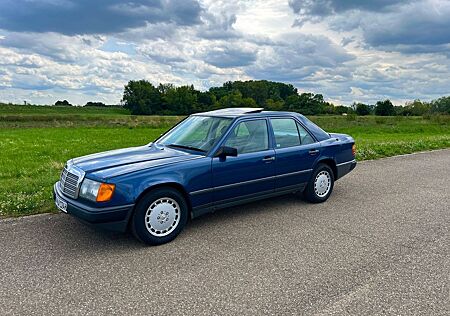 Mercedes-Benz E 260 * wenig KM*