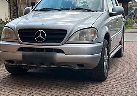 Mercedes-Benz ML 430 -