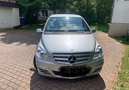 Mercedes-Benz B 200 -