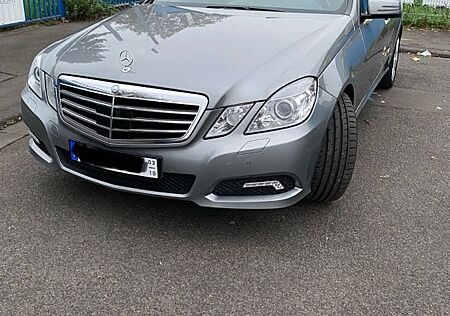 Mercedes-Benz E 500 AVANTGARDE 7G *Keyless*Pano*Distr*Massage*