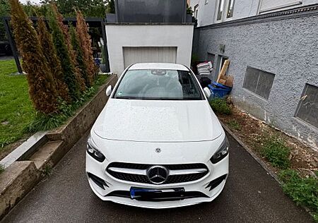 Mercedes-Benz B 220 4MATIC DCT -