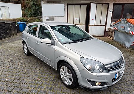 Opel Astra 1.8 ECOTEC INNOVATION Automatik