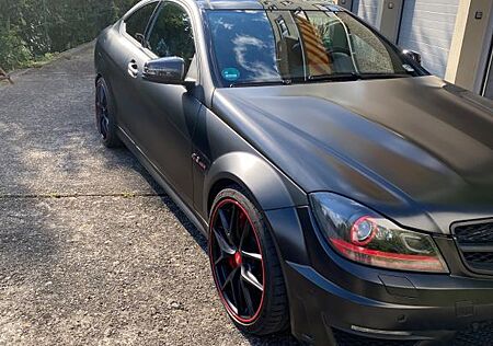 Mercedes-Benz C 63 AMG Coupé AMG Performance Paket