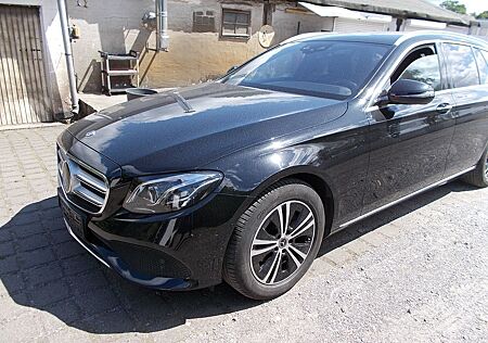 Mercedes-Benz E 220 d T Autom. -