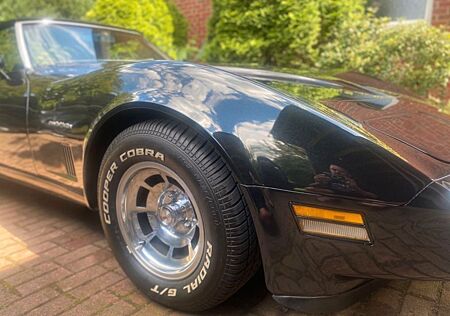 Chevrolet C3 Corvette Roadster Cabrio Benzin Automatik 82