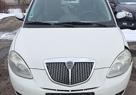 Lancia Ypsilon 1.4 Automatik/Klima/Alifelgen S+W Reifen