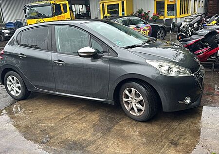 Peugeot 208 1.2 Active PureTech 82,Euro5,usw.