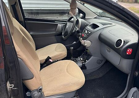 Peugeot 107 TÜV bis 02/2027