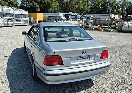 BMW 523i Auto
