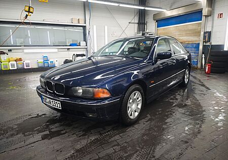 BMW 523i A