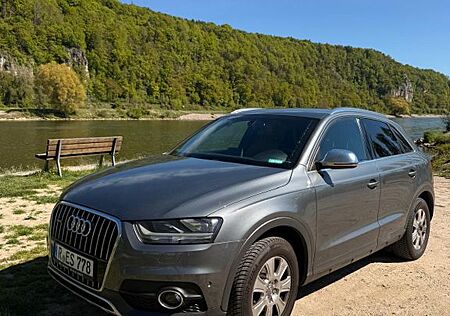 Audi Q3 2.0 TFSI S tronic quattro -