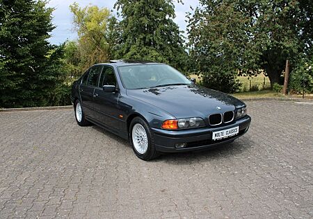 BMW 523i E39 *erst 131tkm.* *1. Hand* *Leder*