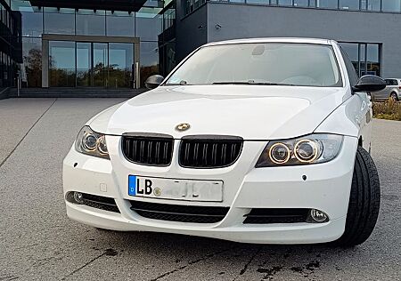 BMW 325i Automatik 6 Zylinder