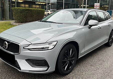 Volvo V60 Kombi Core Automatik*Kamera*Navi*LED*