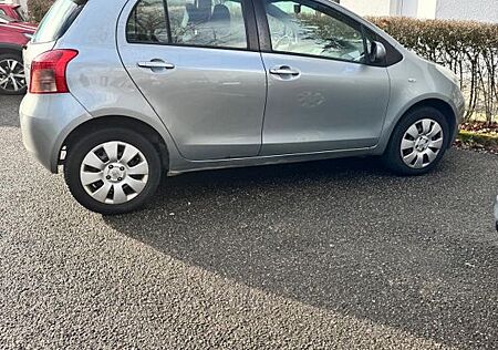 Toyota Yaris 1,0-l-VVT-i -
