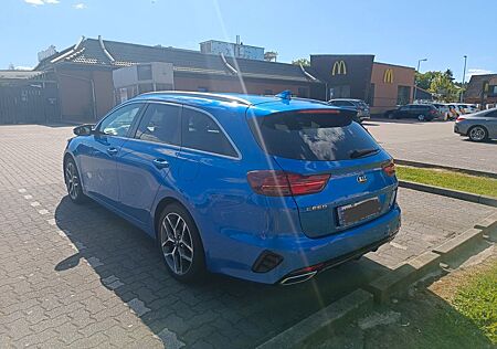 Kia Cee'd Sportswagon 1.6 CRDi GTLine 8 Fach bereift