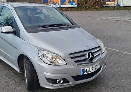 Mercedes-Benz B 200 -