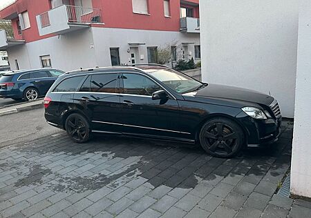 Mercedes-Benz E 350 CDI T BlueEFFICIENCY Avang. AMG-STYLIN
