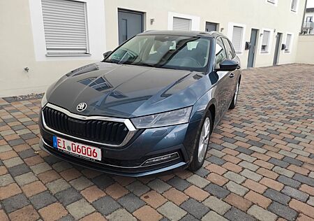 Skoda Octavia Combi First Edition.Auto/Navi/LED/ACC