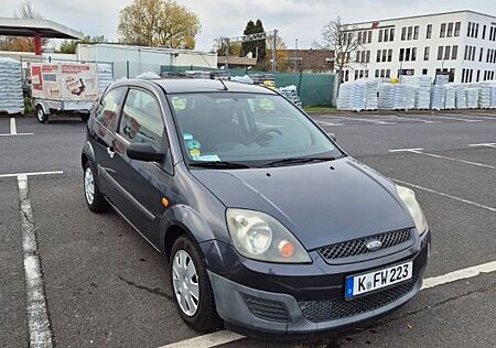 Ford Fiesta Tüv Neu/ Klimaanlage/ Allwetterreifen Neu