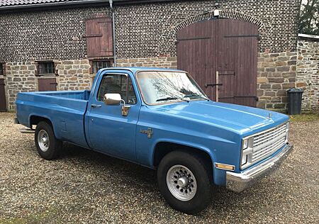 Chevrolet Silverado C20 Heavy Duty Pick Up