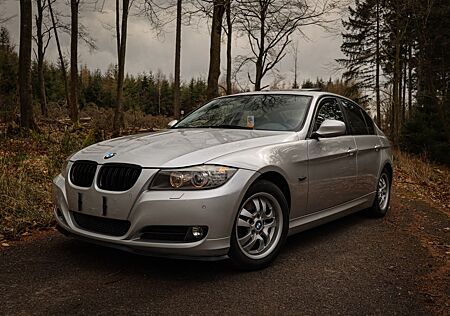 BMW 320i -Auto./Szh/Schiebedach/Ahk/Navi/Bi-Xenon