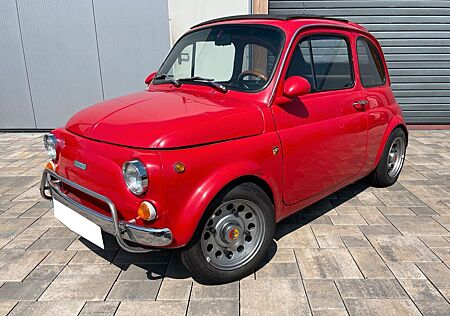 Fiat 500 aus 1971 im Abarth - Look