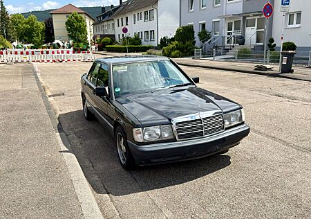 Mercedes-Benz 190 E 2.3 Holzlenkrad, Schiebedach, TÜV neu