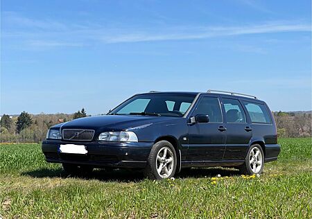 Volvo V70 1 2.4 Blau 5 Zyl. Automatik AHK 144PS Euro 4