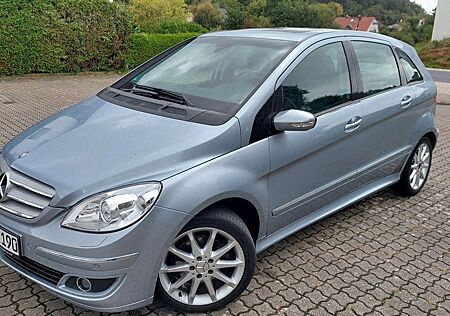Mercedes-Benz B 200 -
