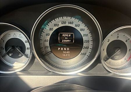 Mercedes-Benz 220
