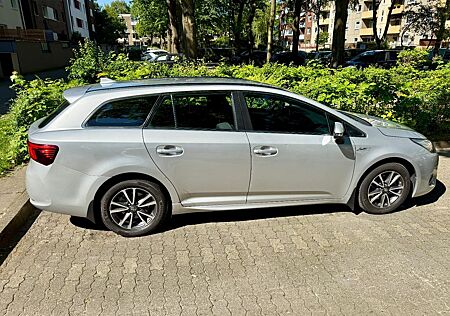 Toyota Avensis 1,6-l-D-4D Comfort Touring Sports Co...