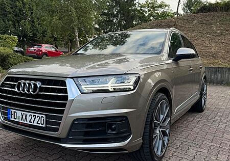 Audi Q7 3.0 TDI quattro S-Line/Standheizung/AHK/PANO