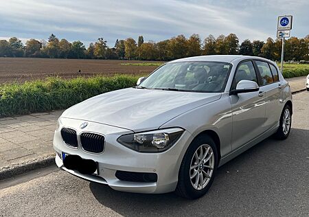 BMW 116d -NAVI-PDC-SHZ