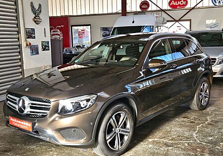 Mercedes-Benz GLC 220 /4Matic/AHK/Pano/1.Hand/MB-Scheckheft