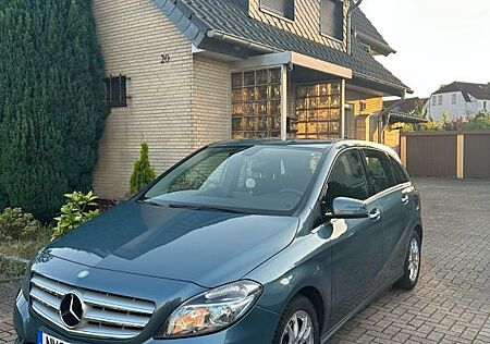 Mercedes-Benz B 200 BlueEFFICIENCY -