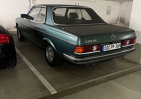 Mercedes-Benz 230