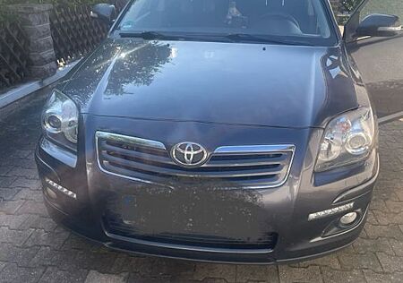 Toyota Avensis Combi 1,8-l-VVT-i Team Team