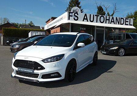 Ford Focus Turnier ST Inspektion Tüv Neu