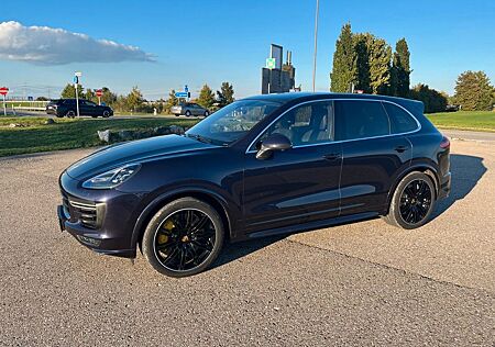 Porsche Cayenne Turbo mit Approved-Garantie